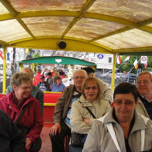 Dans le petit train touristique de Nismes