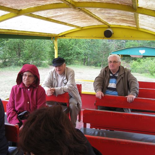 Dans le petit train au Fondry des chiens (Nismes)