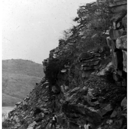 La rive du fleuve en amont de Matadi (diap sur verre .coll.J-L Gabriel)