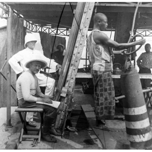 Pose de bouée (diap. sur verre coll. J-L Gabriel)