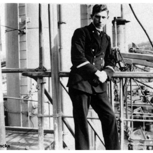 Sur le gangway à bord du d'Entrecasteaux