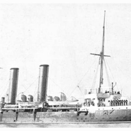 H.M.S. Brilliant, croiseur de la class Appolo, lancé le 24 juin 1893. En avril 1918, le Brilliant a été délibérément sabordé à Zeebrugge dans le but de bloquer l'entrée du port et d'empêcher le passage des U-boot Allemand. Commandant du Brilliant, Alfred E. Godsal.