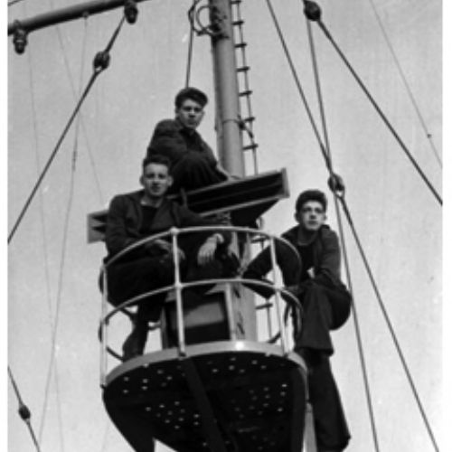 Avril 1959 sur le mât de l’Adrien de Gerlache